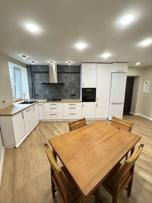 Перша здача , Центр , оренда чудової квартири.