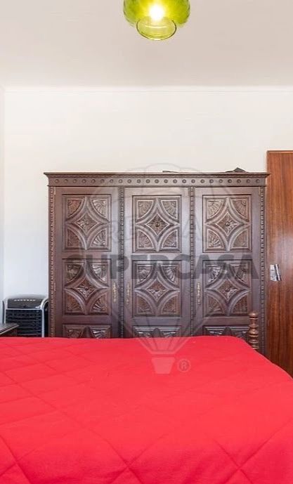 Roupeiro em madeira
