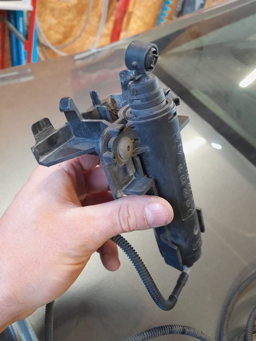 Spryskiwacz lewy , prawy peugeot 3008,5008 wąż,przewód