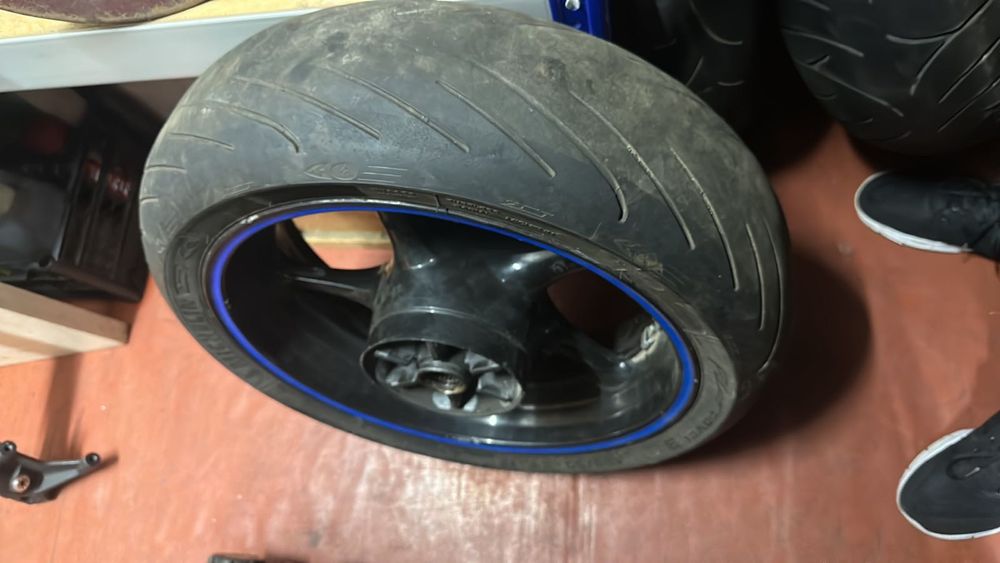 Yamaha r6/r1 колесо , колектор