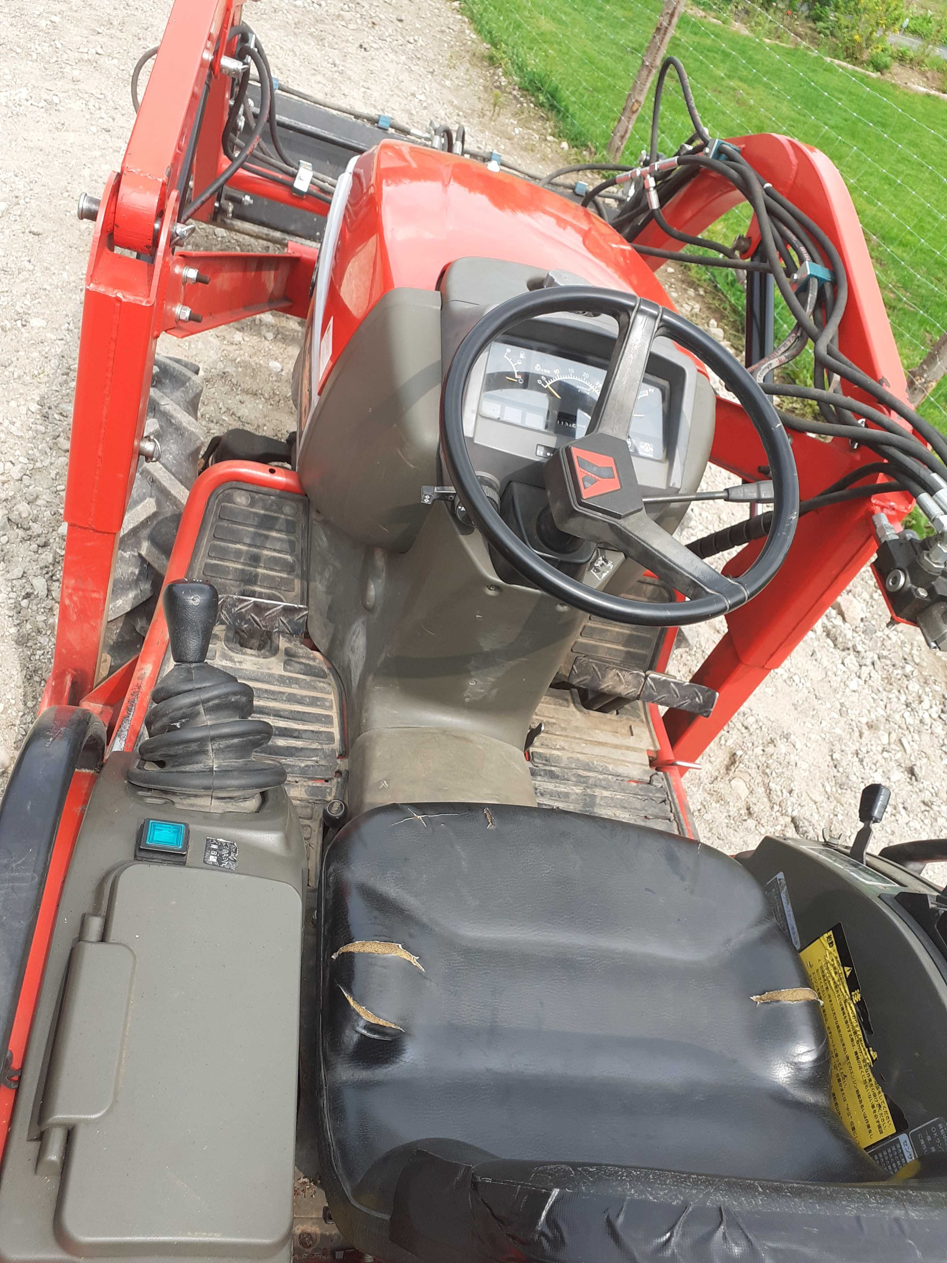 Yanmar F220 z turem 3 sekcyjnym