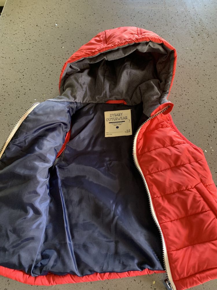 Colete vermelho menino