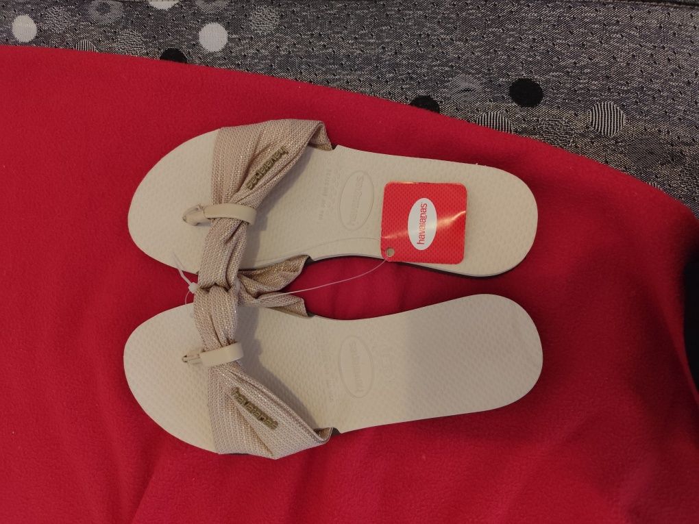 Vendo havaianas novas