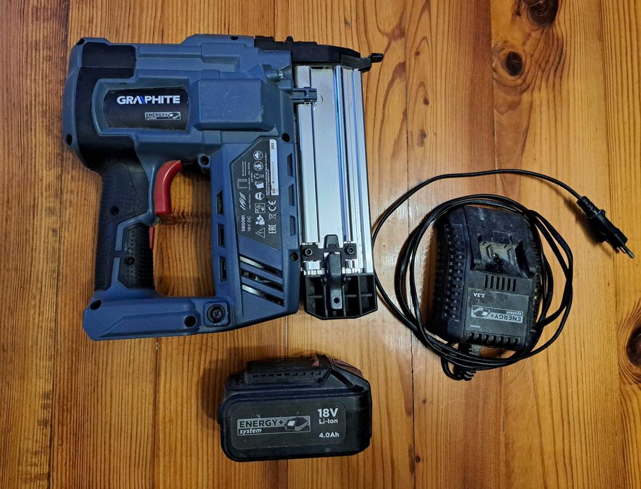 Zszywacz akumulatorowy Graphite 18V z akumulatorem i ładowarką