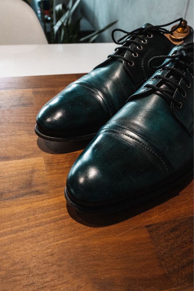 Ręcznie patynowane skorzane buty - oxford