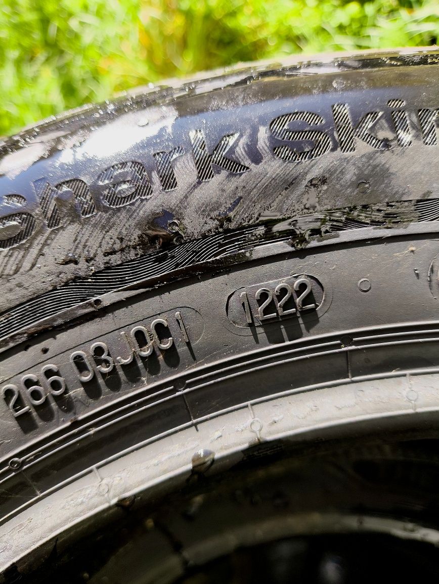 Opony Uniroyal RainExpert 5 195/65/ r15 w świetnym stanie