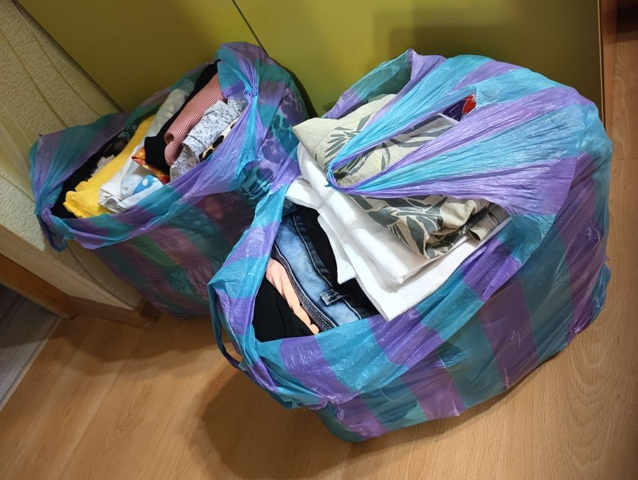 Віддам 2 пакети речей 42 розміру S безкоштовно