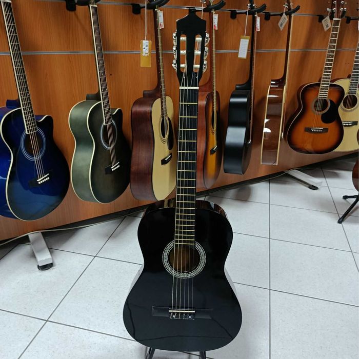 Класичні гітари Almira,  розмір 4\4, 3\4.