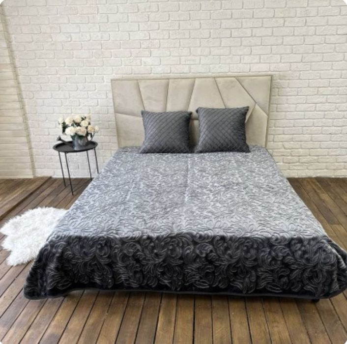 Однотонні пледи Cappone. 210x240. 4 кг. В валізці. Різні кольори.