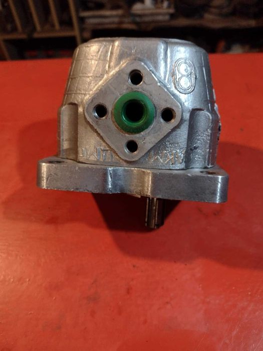 Pompa hydrauliczna podnośnika T25 Władymiriec