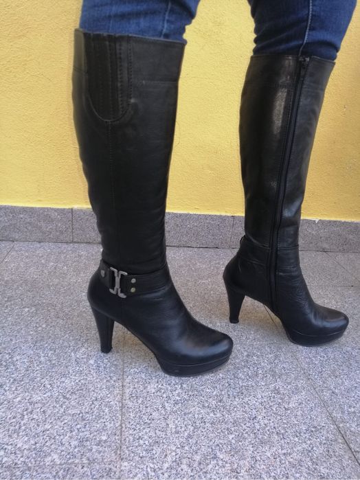 Bota alta em pele preto