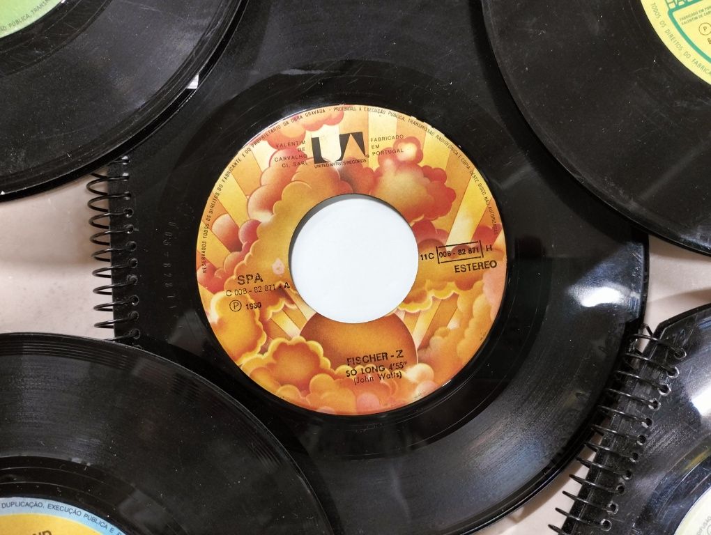 Cadernos feitos com discos de vinil single
