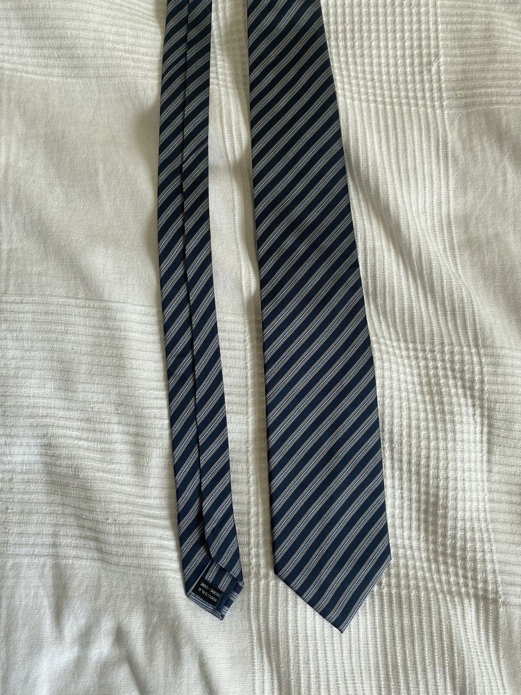 Granatowy niebieski jedwabny krawat w paski Amanda