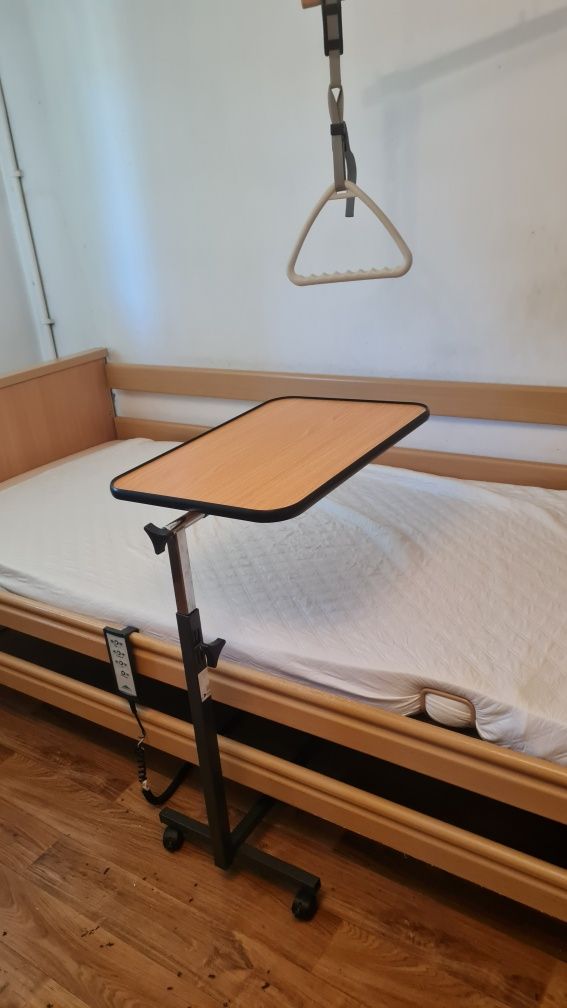 Stolik przyłóżkowy