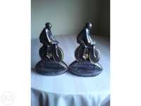 Vendo 2 peças(ciclistas)(tipo trofeus)