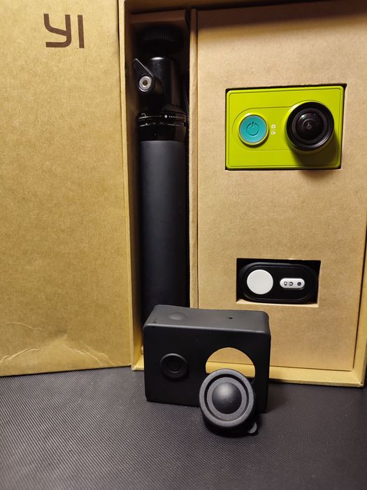 Продам екшен камеру yi action camera