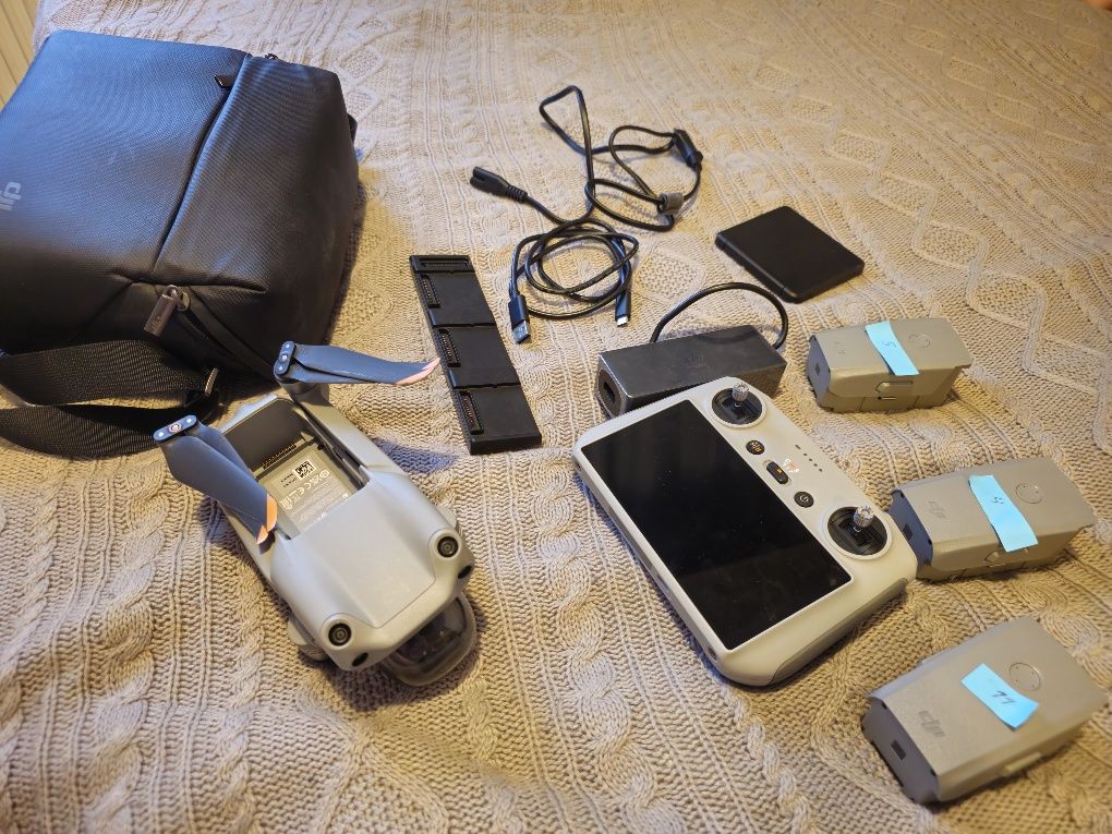 Dron DJI AIR2S fly more combo + kontroler RM330