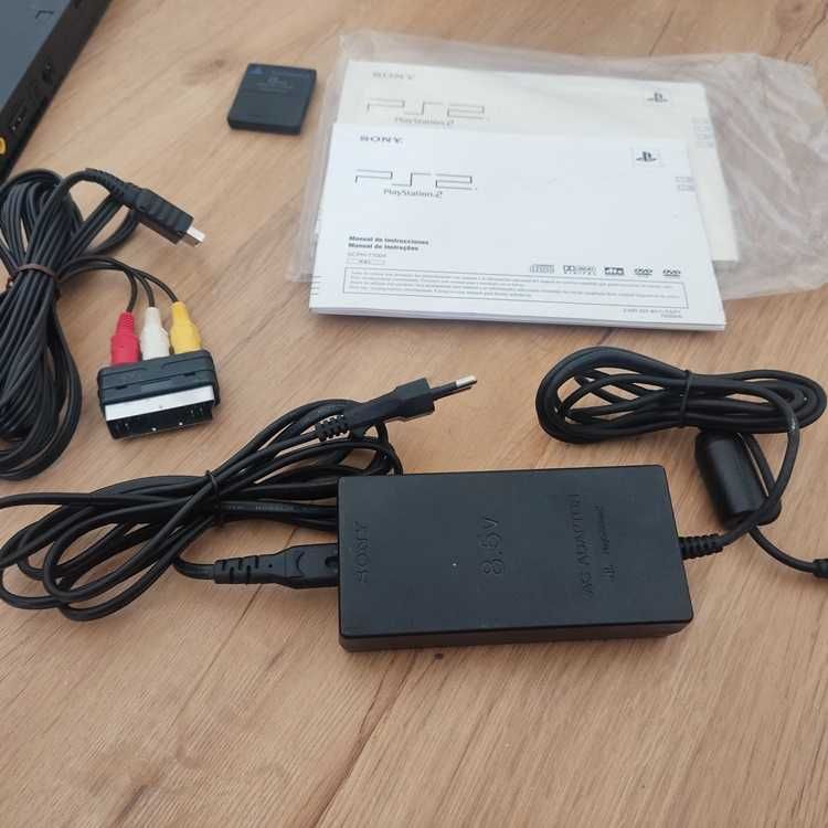 Consola PS2 com cartão de memória comando cabos e manuais