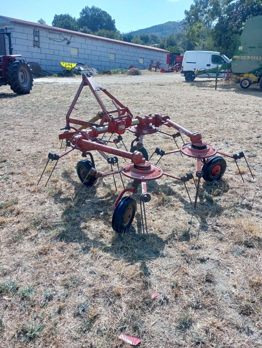 Virador de feno Kuhn GF 440