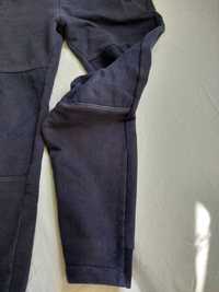 Spodnie granatowe mayoral 128 cm dla chłopca sportowa elegancja