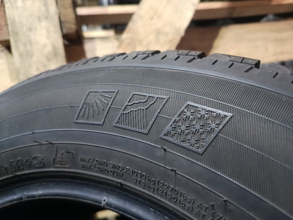 Майже нові всесезонні шини MAXXIS 215/65 R16 C резина Р16 С