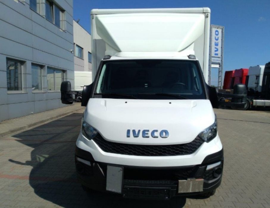 Wynajem bus Iveco Daily z windą