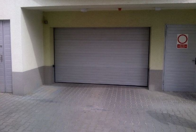 Wynajmę miejsce postojowe ul. Stróżyńskiego 15E w Poznaniu