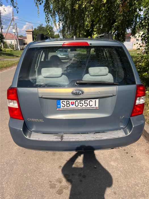 Продам авто в хорошому стані KIA CARNIVAL
