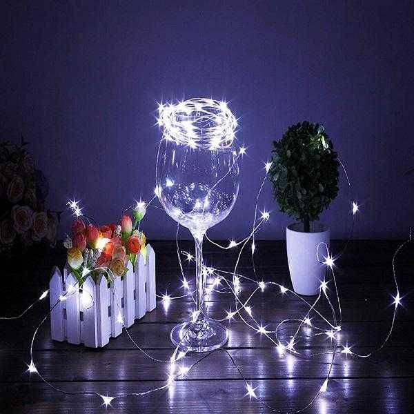 Lampki dekoracyjne na druciku na baterie 50 LED białe zimne