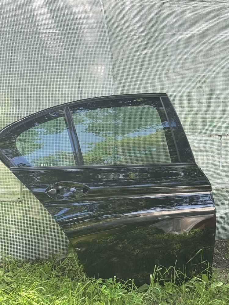 Drzwi prawe tył bmw f10 kod lakieru:668