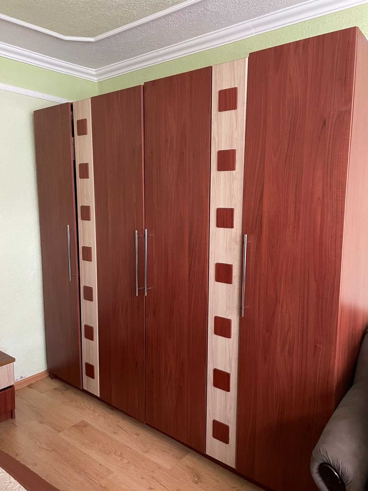 Продам спальню б/у