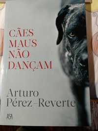 Livro "Cães Maus não Dançam" de Arturo Pérez-Reverte
