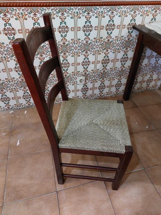 Restaurante Pinhal Novo > Cadeiras em madeira maciça para restauração!