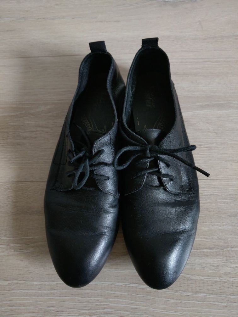 Туфли черные на шнуровке