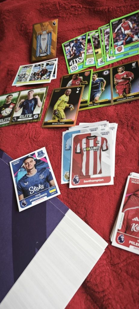 Наклейки Панини Panini Premier League 2025 Panini.
Чемпионат Англии AP