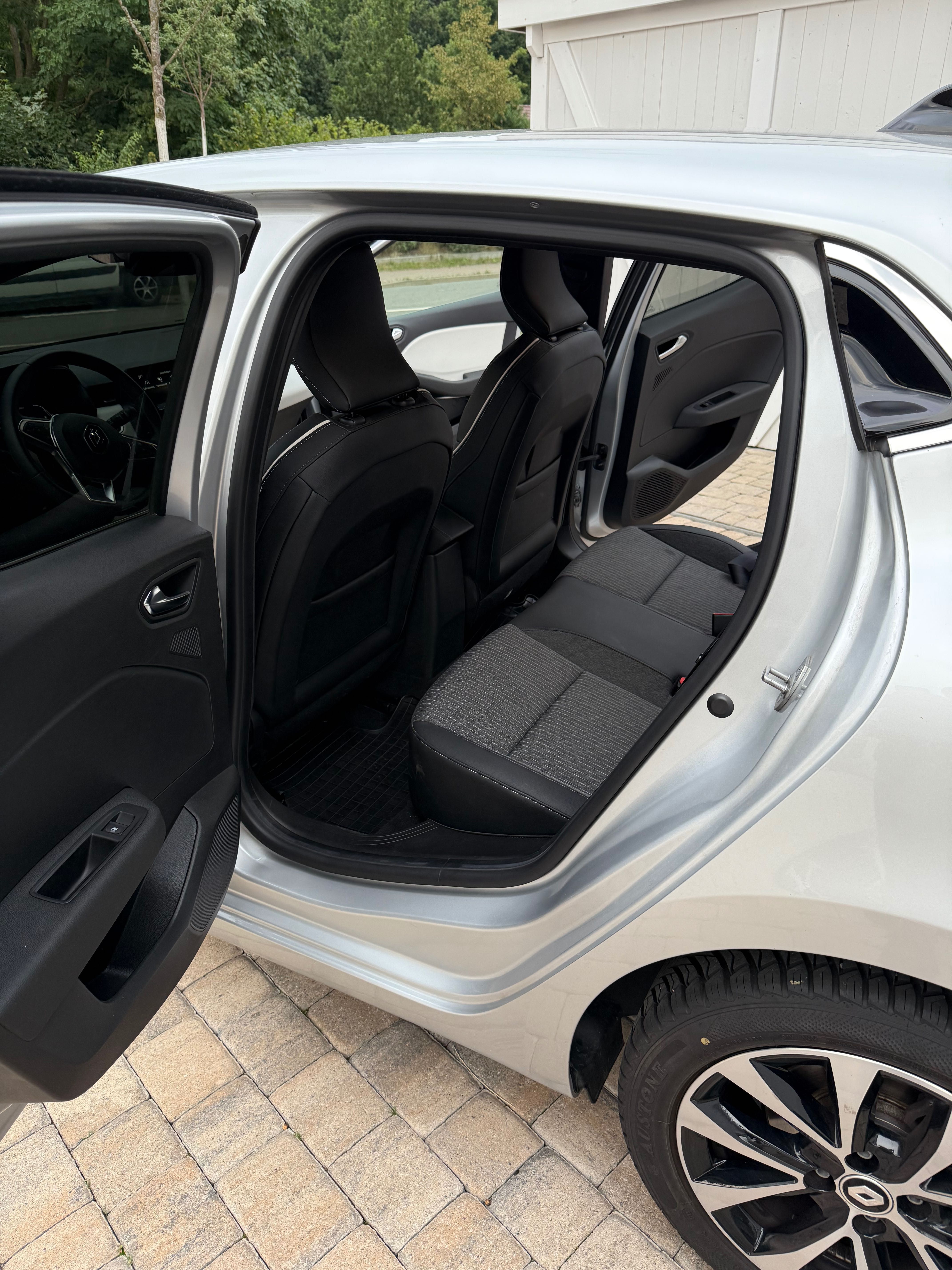 Renault Clio kamera klima bogate wyposażenie