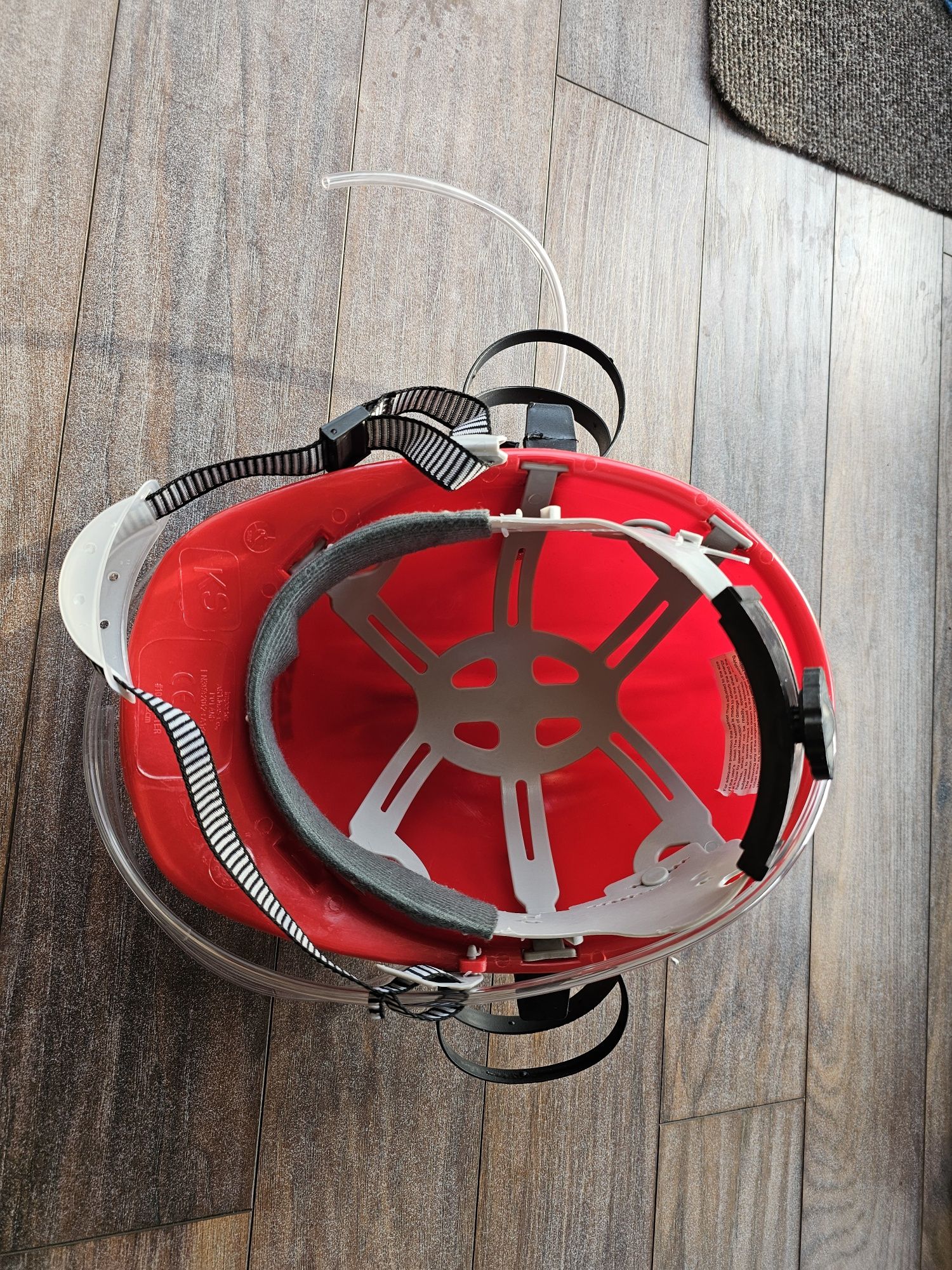 Kask kibica beerhat czapka z uchwytami na napoje
