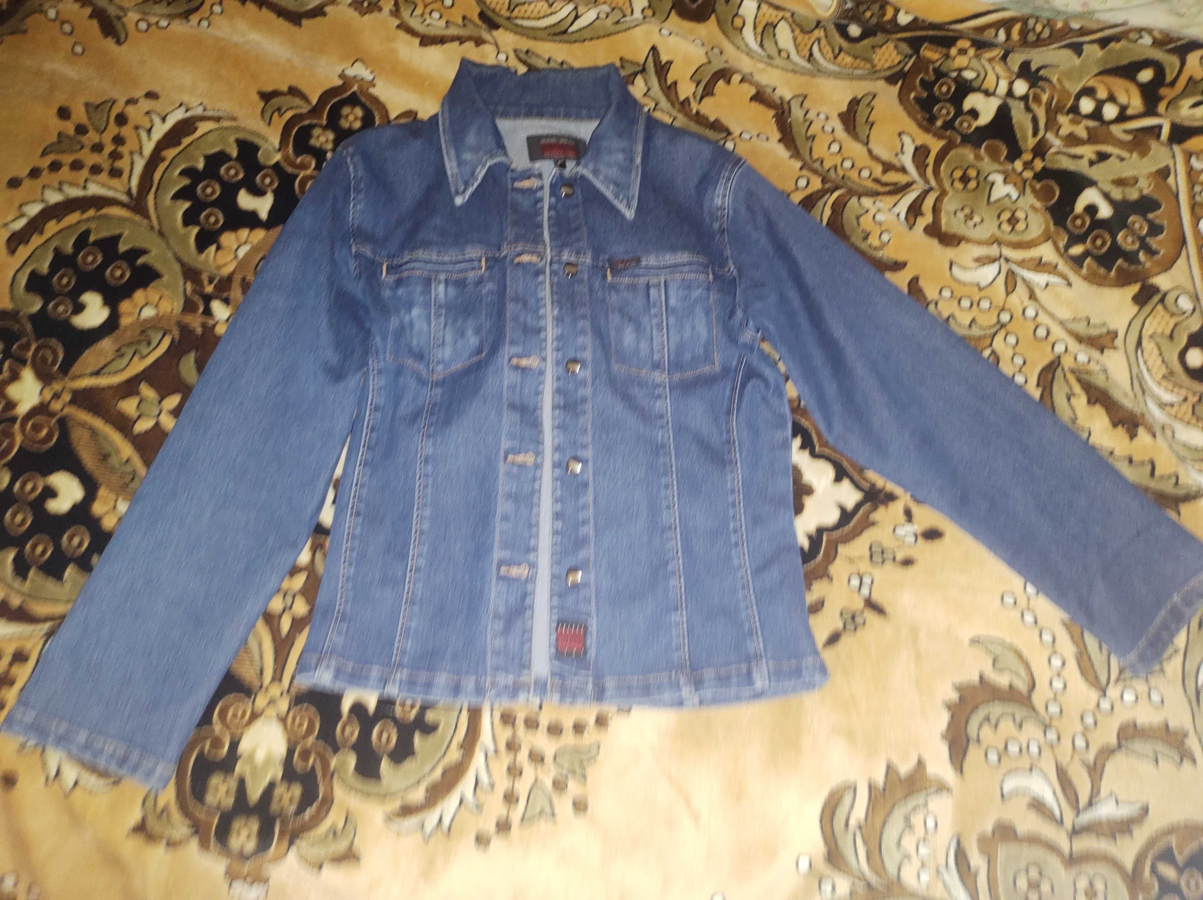Куртка рубашка джинсова в доброму стані 40-42 розмір