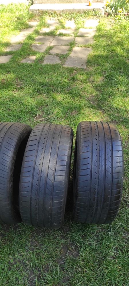 Komplet opon 245/45 R17