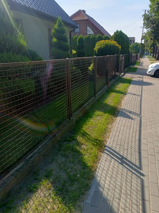 Ogrodzenie/płot z bramą i furtką