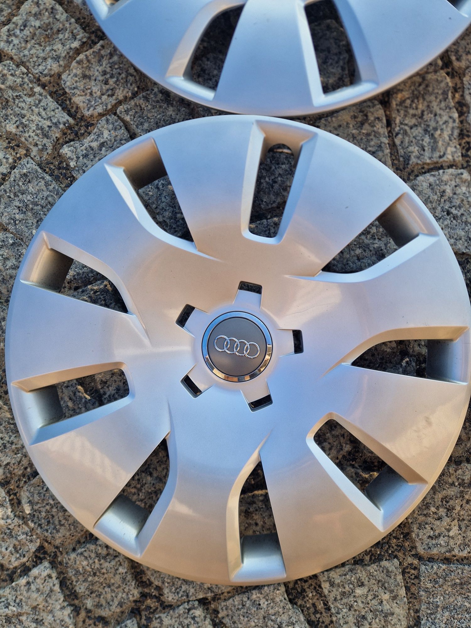 Kołpaki oryginalne audi A4 b8