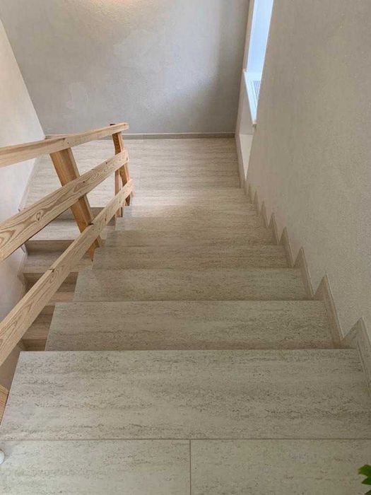 Schody z TRAWERTYNU, stopnice schodowe płytki gresowe na schody 120x30