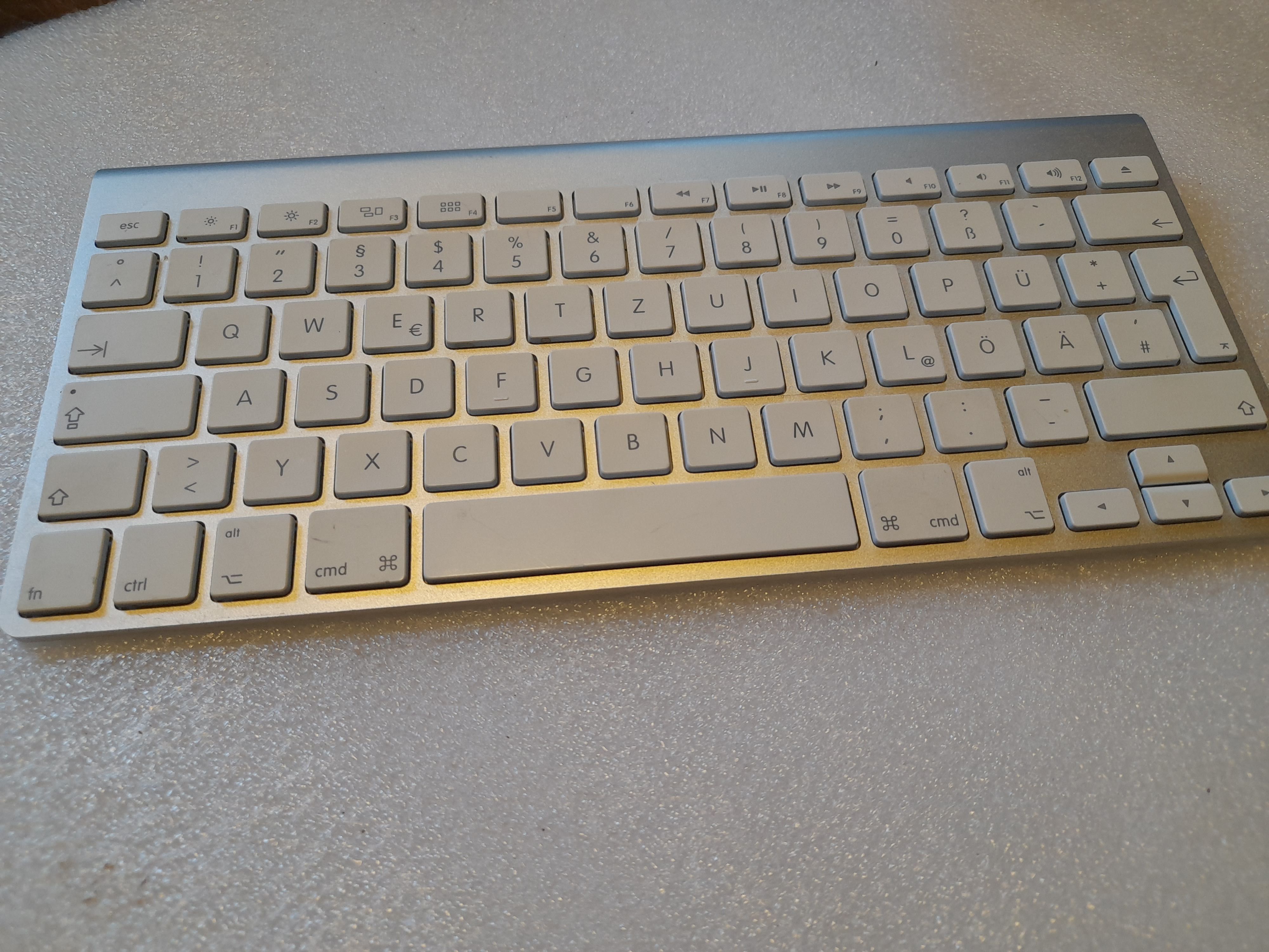 ORYGINALNA Klawiatura Apple Magic A1314 Membranowa BLUETOOTH QWERTZ
