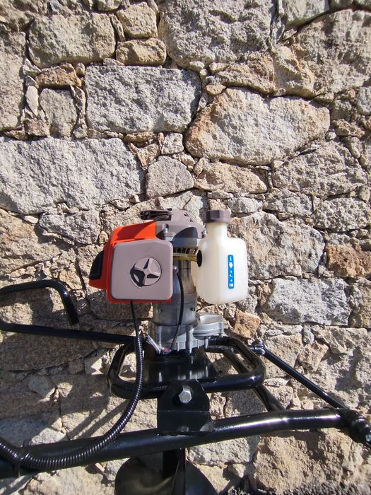 Máquina de perfurar terra