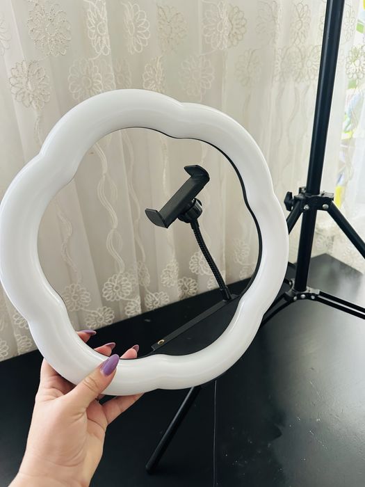 Світодіодна кільцева лампа