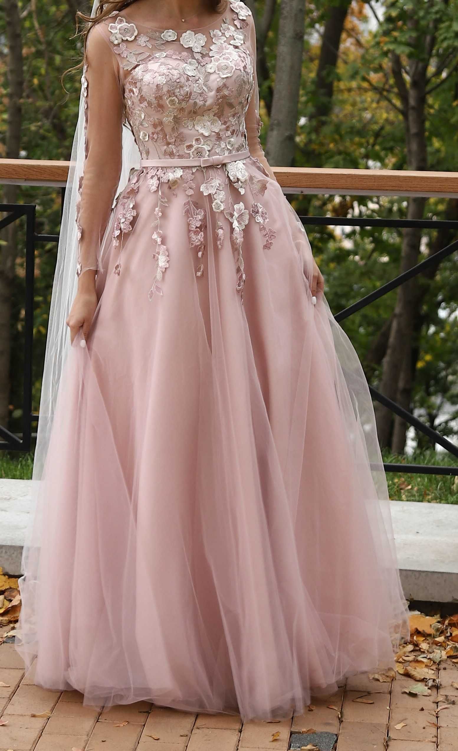 Випускна сукня розмір М\Выпускное платье нежно-розовое бохо