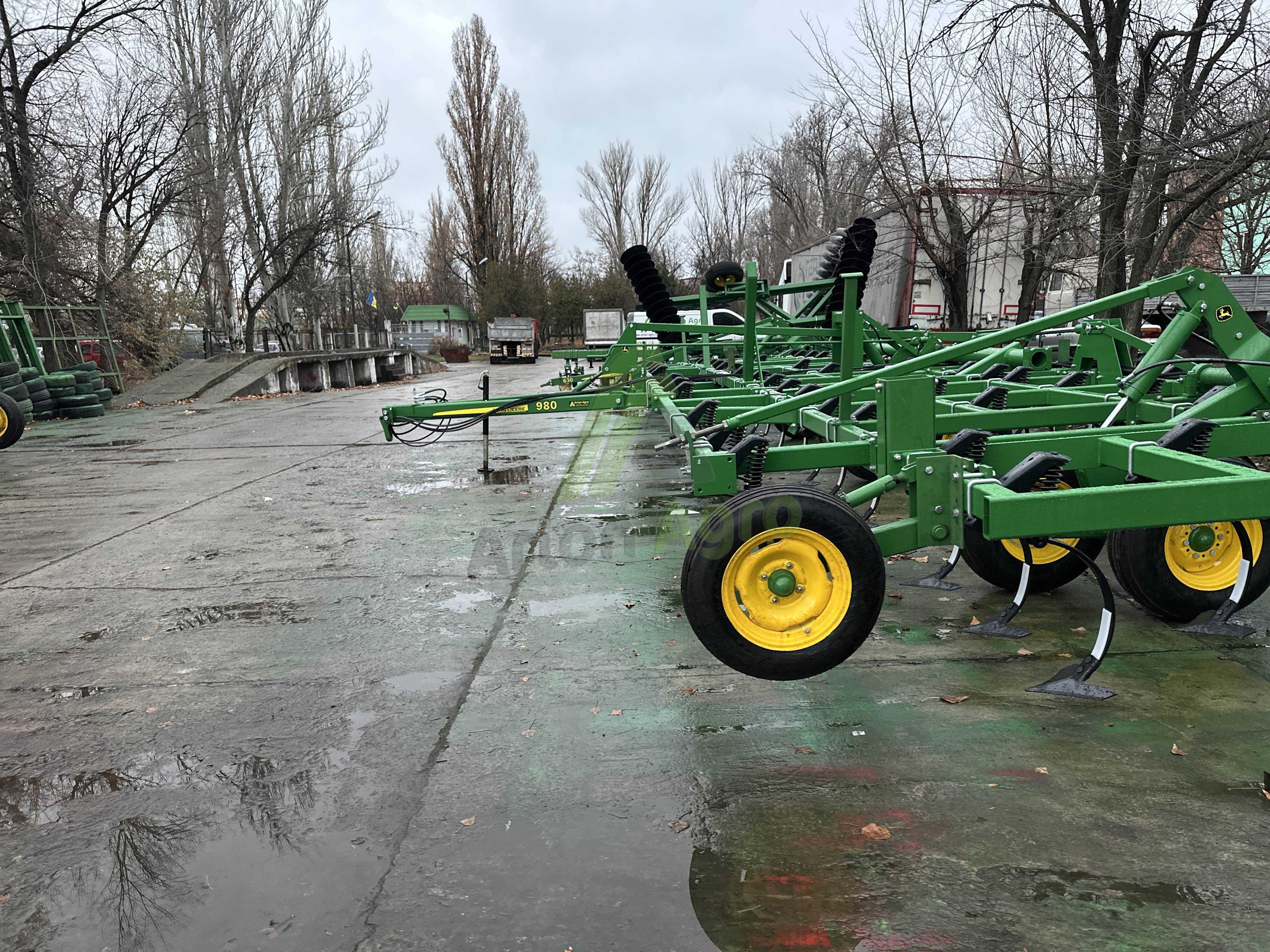 Культиватор Джон Дір 980 John Deere шириною 13 метрів
