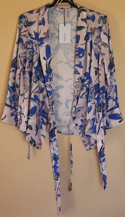 Promoção: Casaco efeito seda com padrão floral