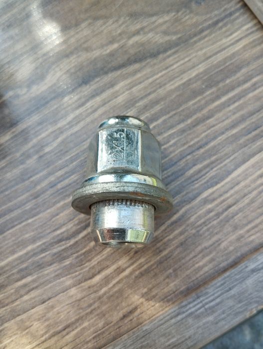 Гайки колісні toyota lexus 12 на 1,5