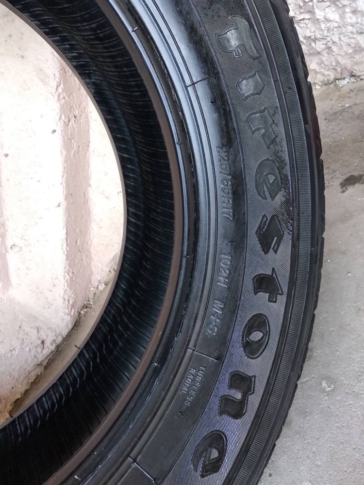 Зимова гума 225/65 R17